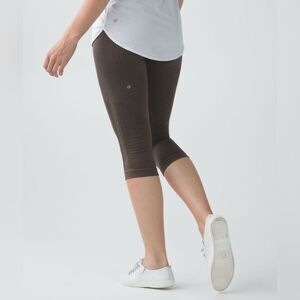 Lululemon size 2 in the flow crop II Brown Women's Cropped Pants $78 msrp